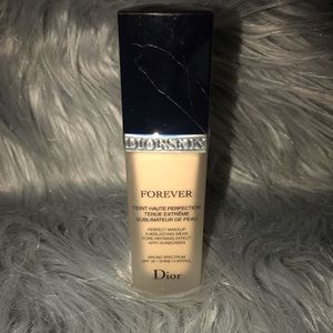 Dior Liquid Foundation (022)